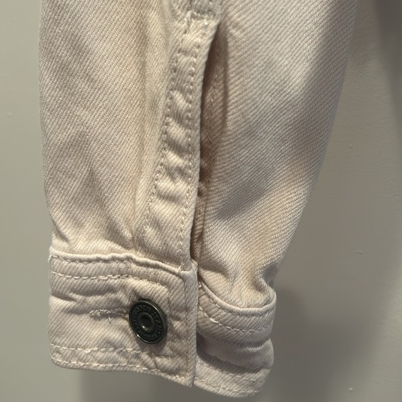 Hidden Los Angeles . Cream colored denim jacket. Cool frayed bottom.Buttons orig - Picture 9 of 9